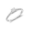 Bague à diamant solitaire au centre et diamants sur les épaules