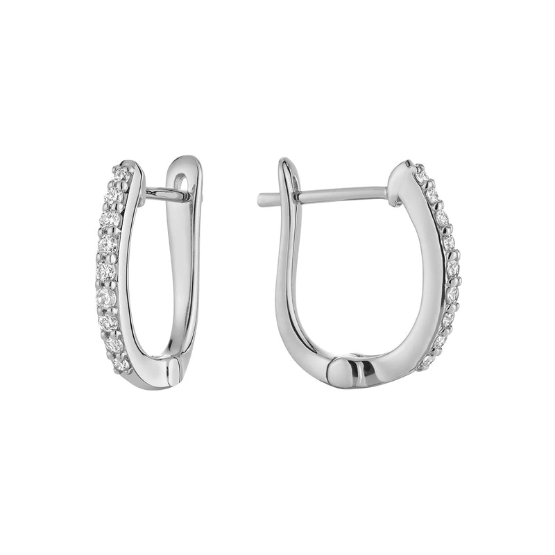 Boucles d'oreilles à diamants.